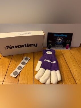 BRAND NEW THE NOODLEY PURPLE LIGHT UP GLOVES